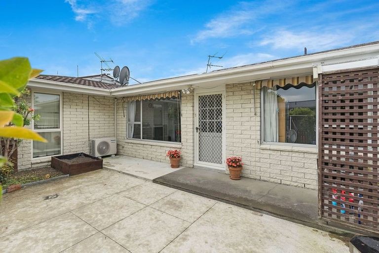 Photo of property in 2/8 Bowen Street, Upper Riccarton, Christchurch, 8041