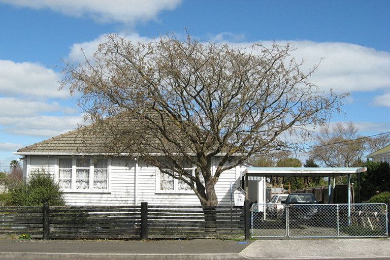 Photo of property in 27 Follett Street, Marton, 4710