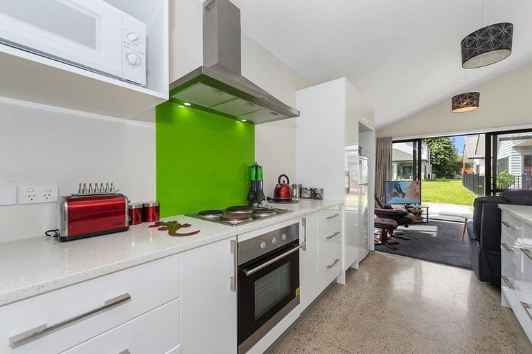 Photo of property in 2/4 Shakespeare Avenue, Enderley, Hamilton, 3214