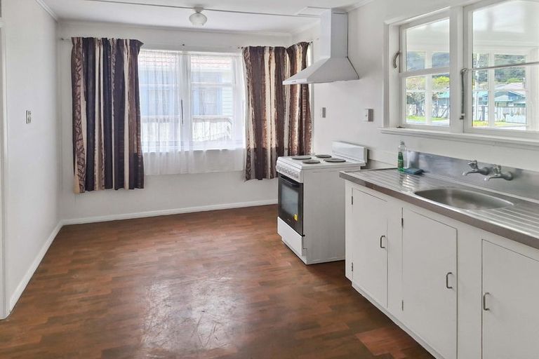 Photo of property in 121 Kowhai Street, Naenae, Lower Hutt, 5011