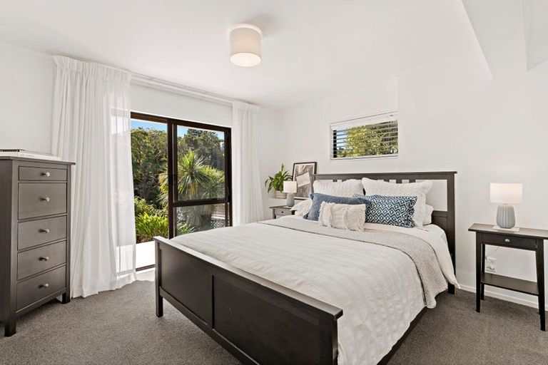 Photo of property in 14 Awaruku Road, Torbay, Auckland, 0630