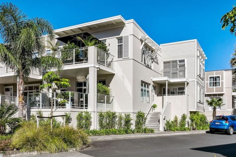 Photo of property in 9 Eaves Bush Parade, Orewa, 0931