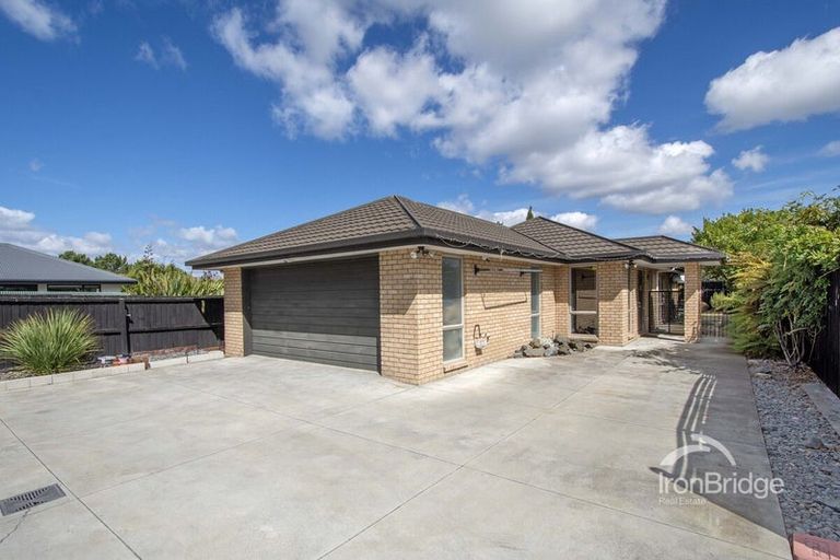 Photo of property in 10 Netley Place, Aranui, Christchurch, 8061