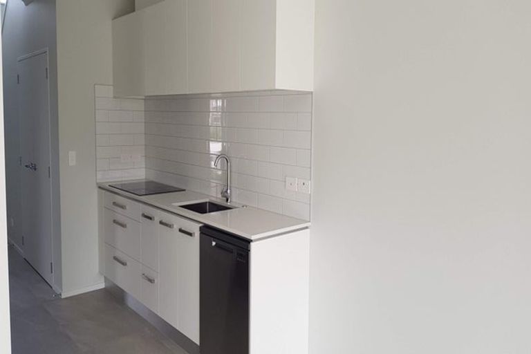 Photo of property in 33 Vincent Mcgrath Crescent, Swanson, Auckland, 0614