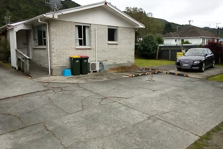 Photo of property in 186d Wellington Road, Wainuiomata, Lower Hutt, 5014