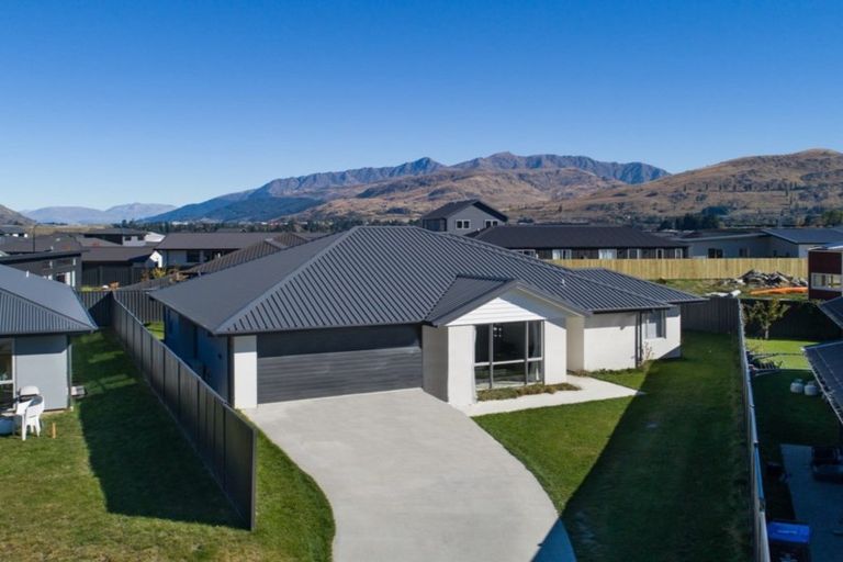 Photo of property in 43 Risinghurst Terrace, Lower Shotover, Queenstown, 9304