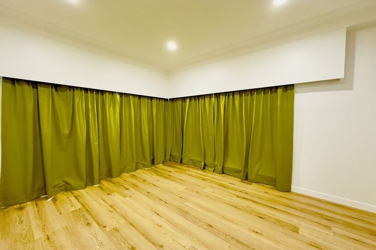 Photo of property in 35 Archibald Road, Kelston, Auckland, 0602