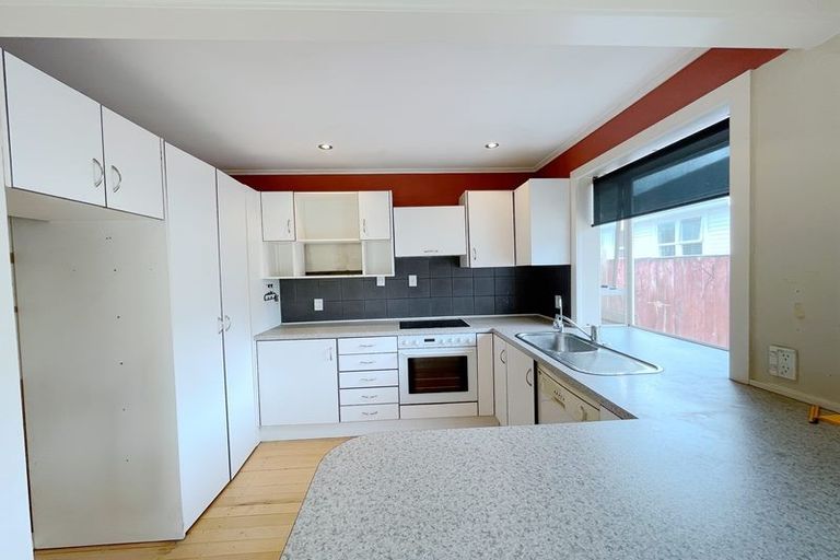 Photo of property in 18 Coniston Avenue, Te Atatu South, Auckland, 0610