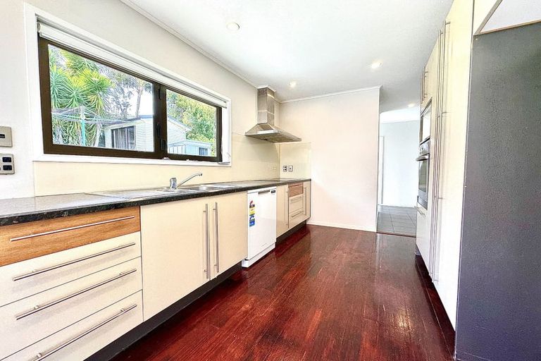 Photo of property in 9 Elliott Avenue, Bayview, Auckland, 0629