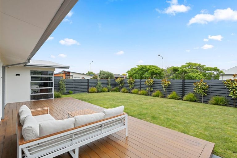 Photo of property in 17 Bottle Lake Drive, Parklands, Christchurch, 8083