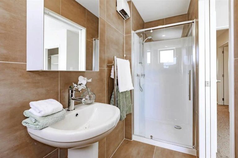 Photo of property in 10b Kotahitanga Street, Papakura, 2110