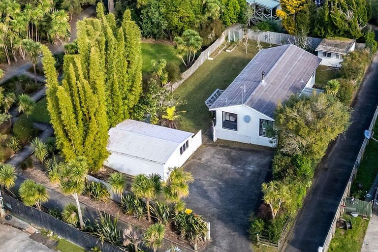 Photo of property in 19 Benita Place, Sunnyvale, Auckland, 0612