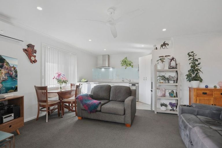 Photo of property in 5 Lance Way, Papamoa, 3118