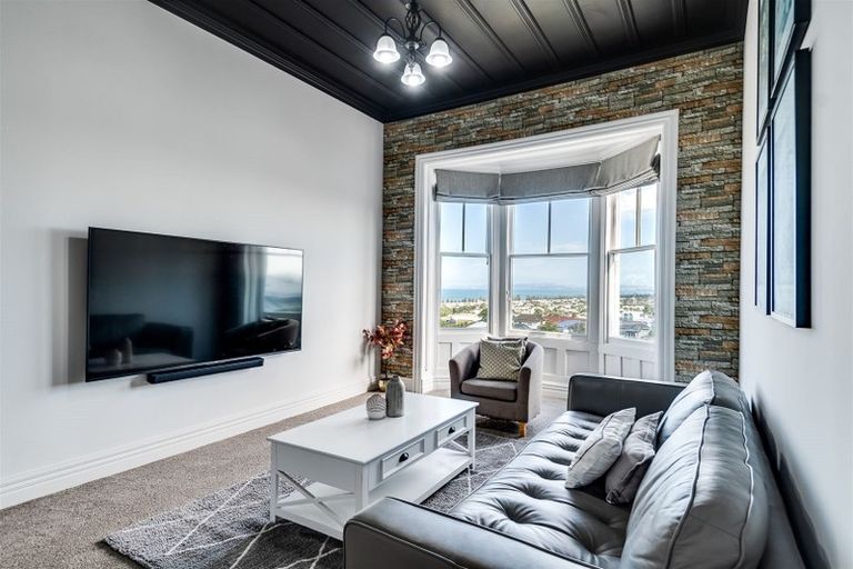 Photo of property in 30 Colenso Avenue, Hospital Hill, Napier, 4110