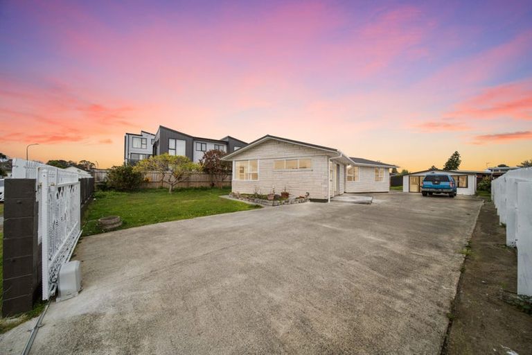 Photo of property in 4 Convair Crescent, Mangere, Auckland, 2022