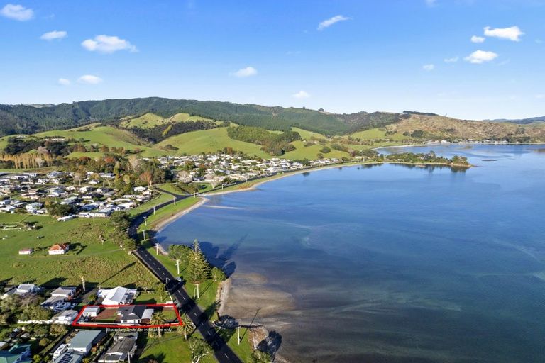 Photo of property in 25 Kawakawa Bay Coast Road, Kawakawa Bay, Papakura, 2585