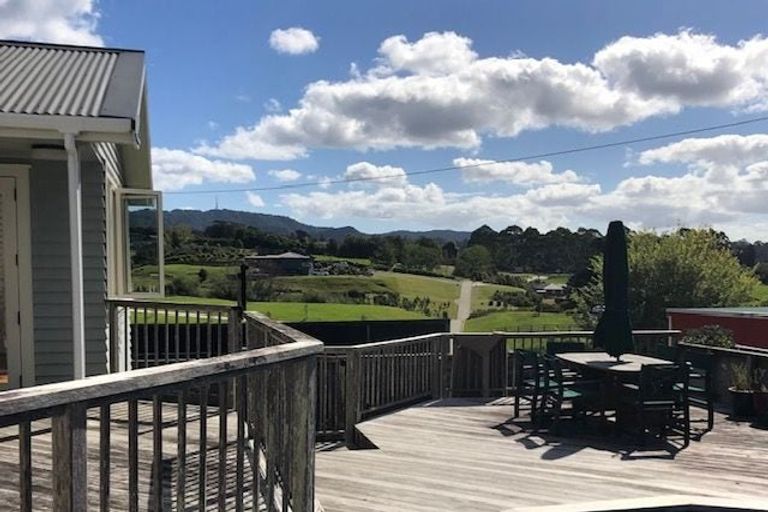 Photo of property in 71 Shaw Road, Oratia, Auckland, 0604