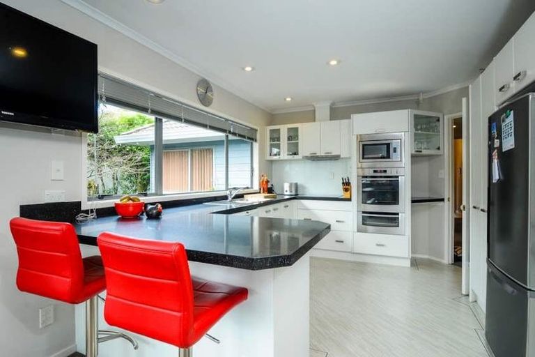Photo of property in 17 Bayside Drive, Browns Bay, Auckland, 0630
