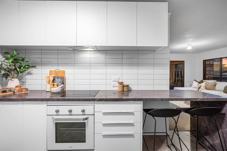 Photo of property in 2/59 Norwood Road, Bayswater, Auckland, 0622