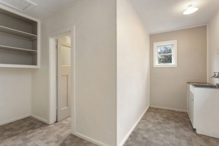 Photo of property in 18 Sandwich Road, Beckenham, Christchurch, 8023
