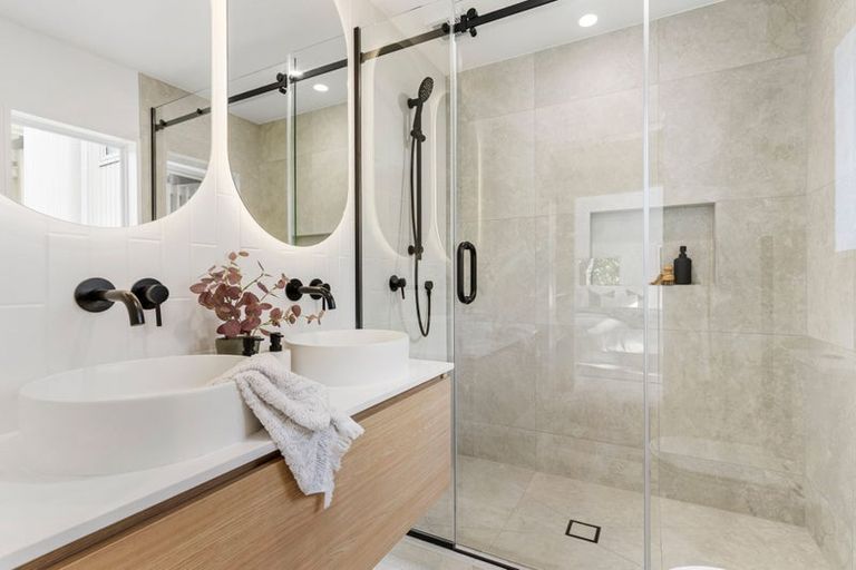 Photo of property in 34 Peach Road, Glenfield, Auckland, 0629