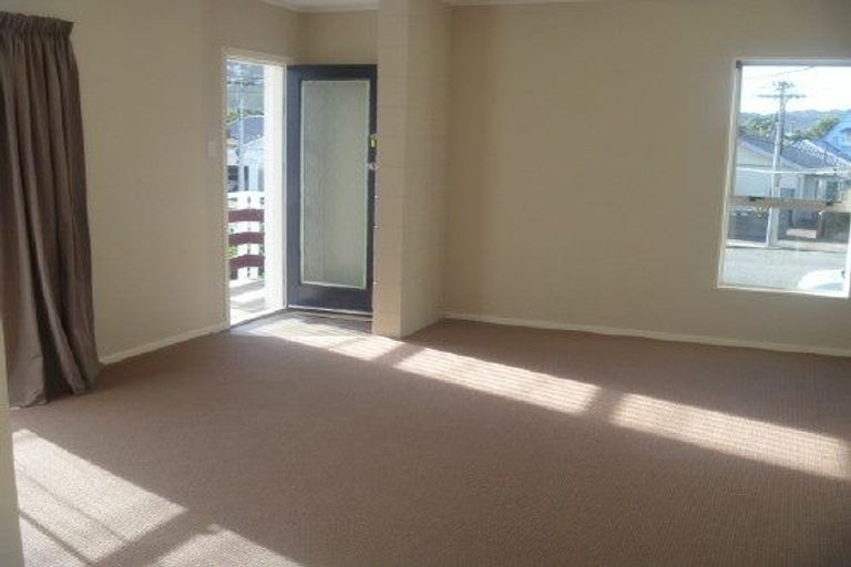 Photo of property in 1-3 Apu Crescent, Lyall Bay, Wellington, 6022