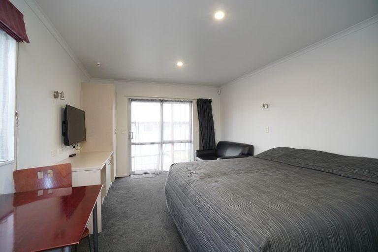 Photo of property in 10a-b Camden Street, Turnbull Thomson Park, Invercargill, 9810