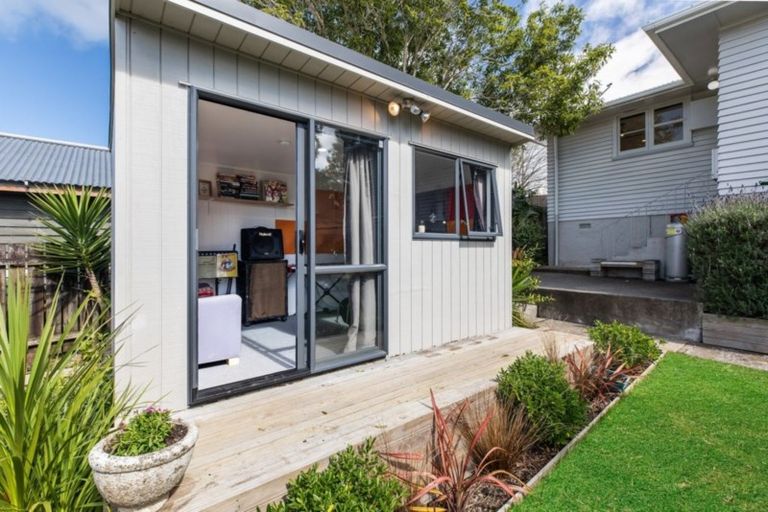 Photo of property in 1/56 Glendale Road, Glen Eden, Auckland, 0602