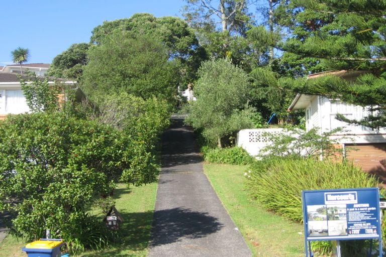 Photo of property in 31 Hatherlow Street, Glenfield, Auckland, 0629