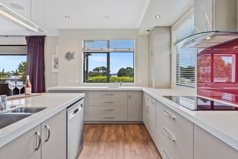 Photo of property in 16 Fred Carr Place, One Tree Point, 0118