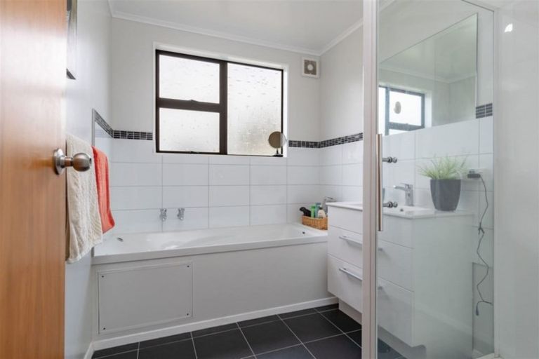 Photo of property in 5 Freyberg Street, Waterloo, Lower Hutt, 5011