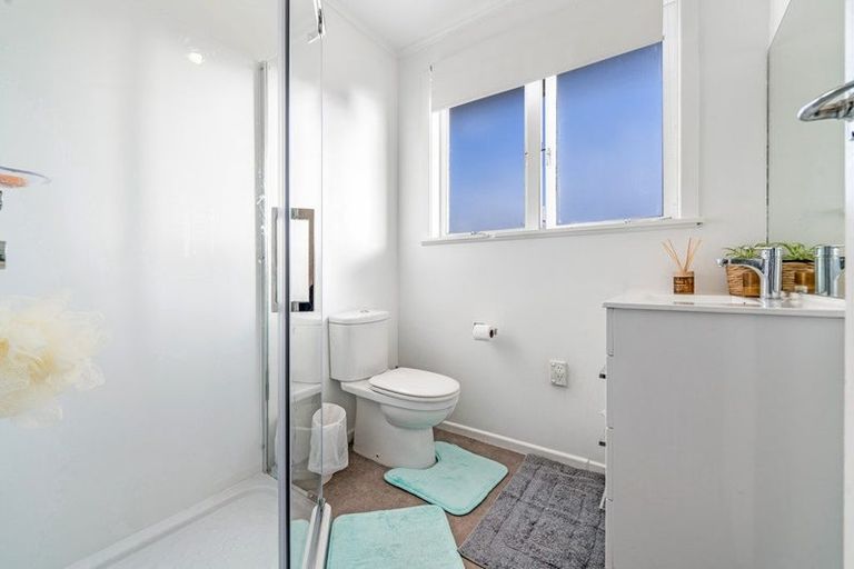 Photo of property in 27 Fairdene Avenue, Henderson, Auckland, 0610