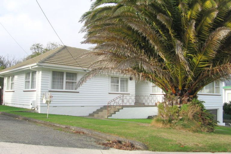 Photo of property in 4 Saint Johns Terrace, Tawa, Wellington, 5028