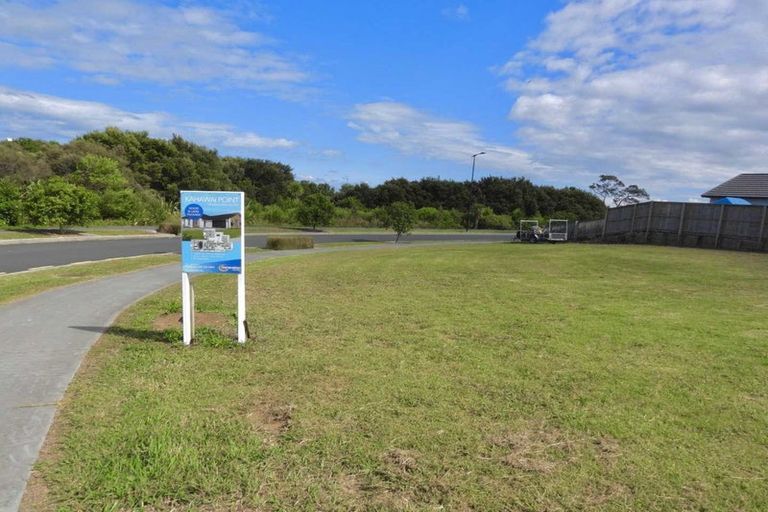 Photo of property in 28 Omahuru Road, Glenbrook, 2681