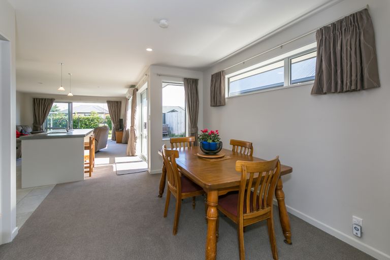 Photo of property in 7 Dunaverty Place, Broomfield, Christchurch, 8042