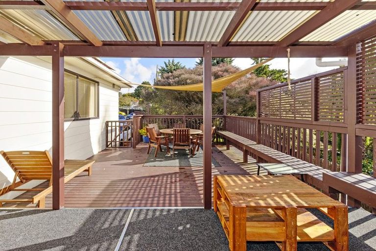 Photo of property in 11 Panzic Place, Glen Eden, Auckland, 0602