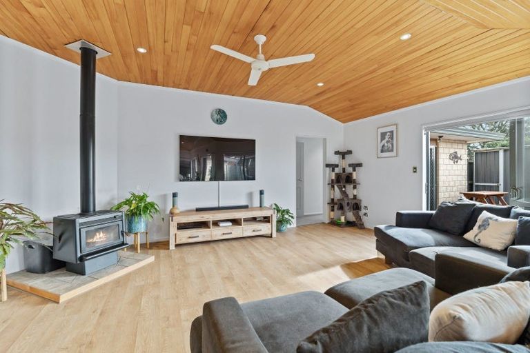 Photo of property in 44 Bermuda Place, One Tree Point, 0118