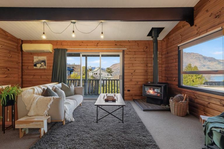 Photo of property in 16 Williams Street, Sunshine Bay, Queenstown, 9300