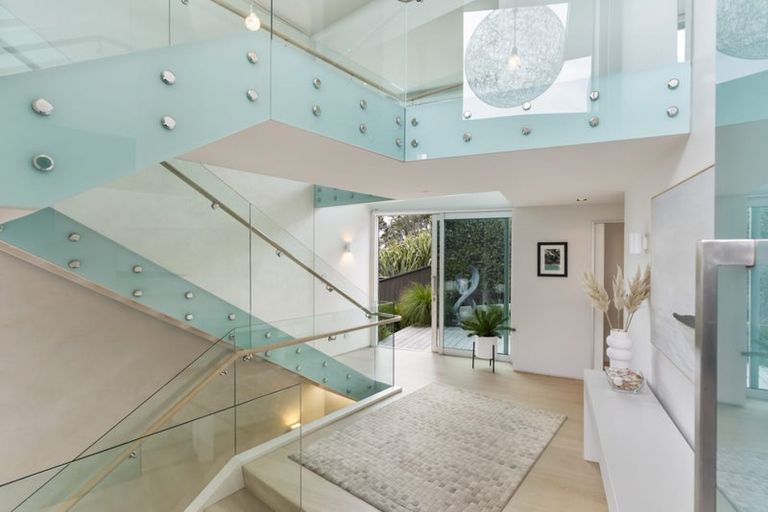 Photo of property in 11a Bournemouth Terrace, Murrays Bay, Auckland, 0630