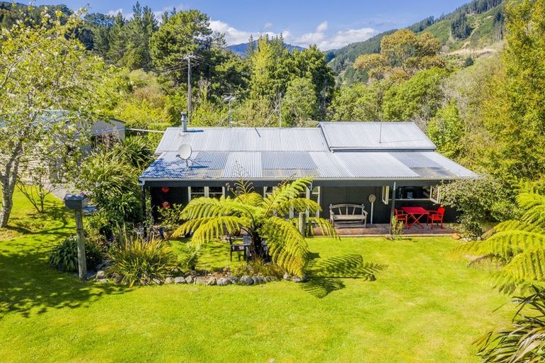Photo of property in 44 Parenga Road, Hautere, Otaki, 5582