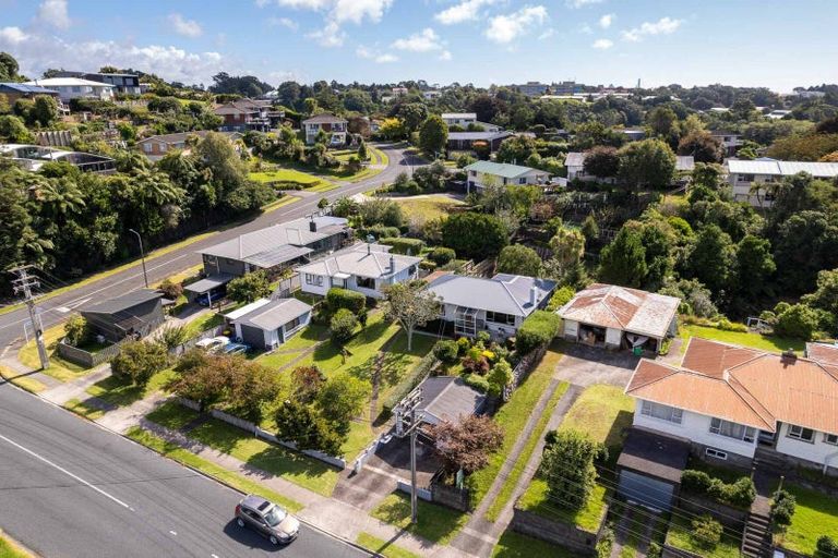 Photo of property in 30 Awanui Street, Merrilands, New Plymouth, 4312