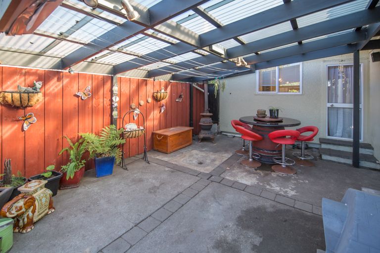 Photo of property in 79 Cuffs Road, Wainoni, Christchurch, 8061