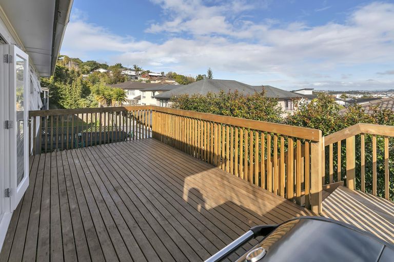 Photo of property in 2/622 East Coast Road, Pinehill, Auckland, 0630