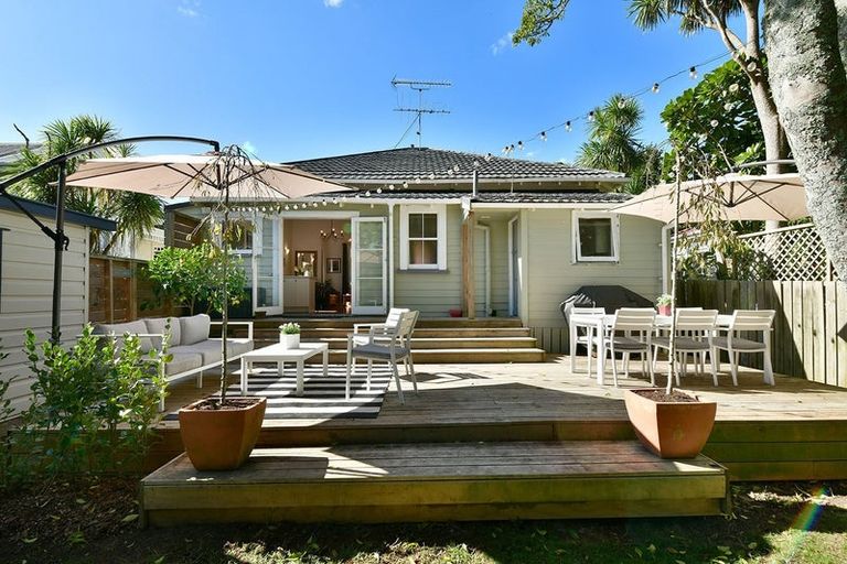 Photo of property in 25 Kowhai Street, Helensville, 0800