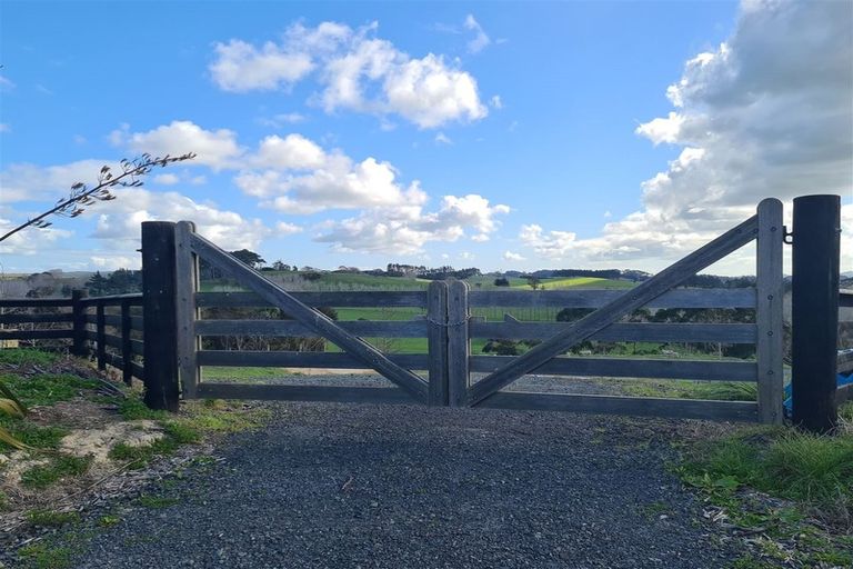 Photo of property in 30 Hull Road, Waitoki, Kaukapakapa, 0871