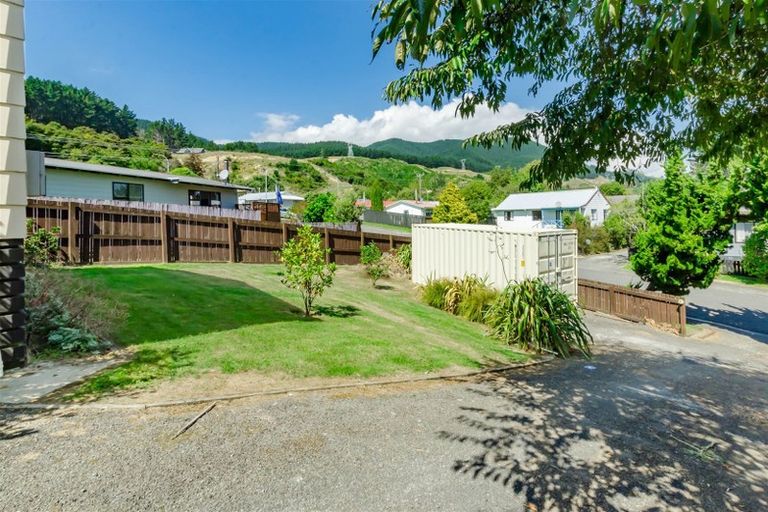 Photo of property in 12 Hookway Grove, Paraparaumu, 5032