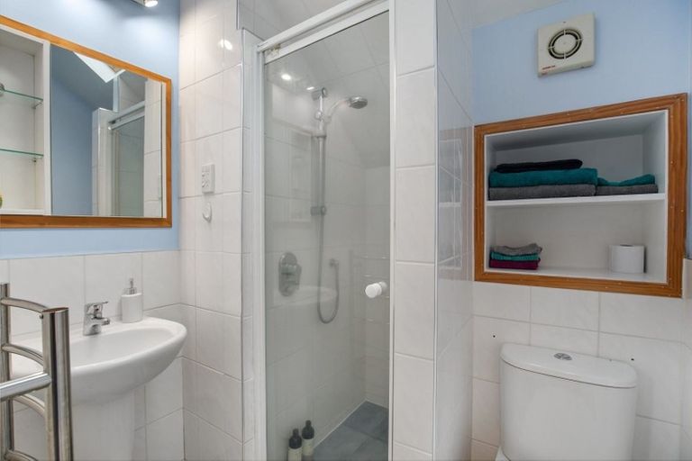 Photo of property in 2/9 Park Hill Road, Birkenhead, Auckland, 0626