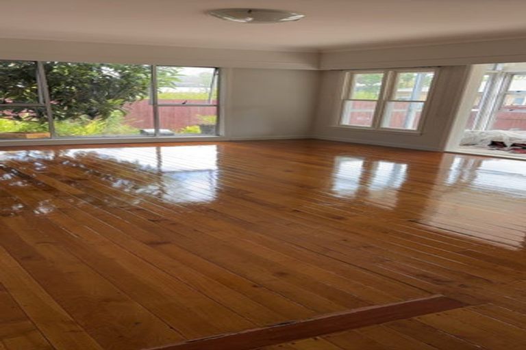Photo of property in 1/75 Shakespeare Road, Milford, Auckland, 0620