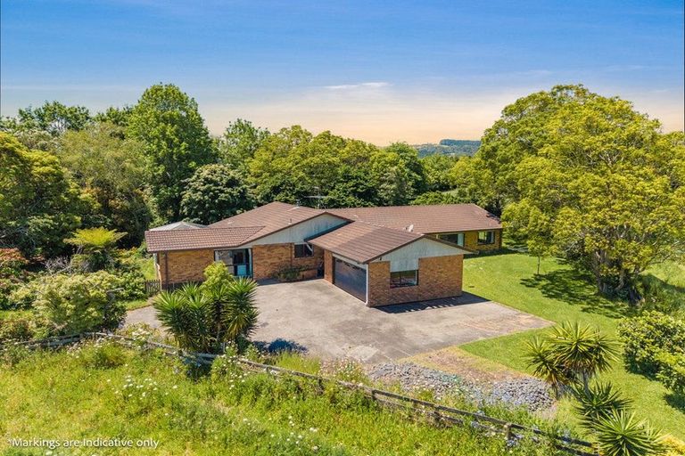 Photo of property in 215 Waihoehoe Road, Drury, 2577