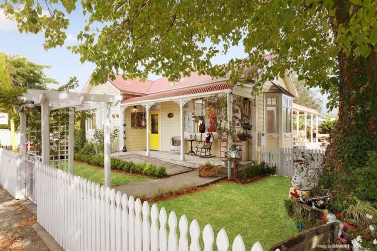 Photo of property in 208 Main Street, Greytown, 5712